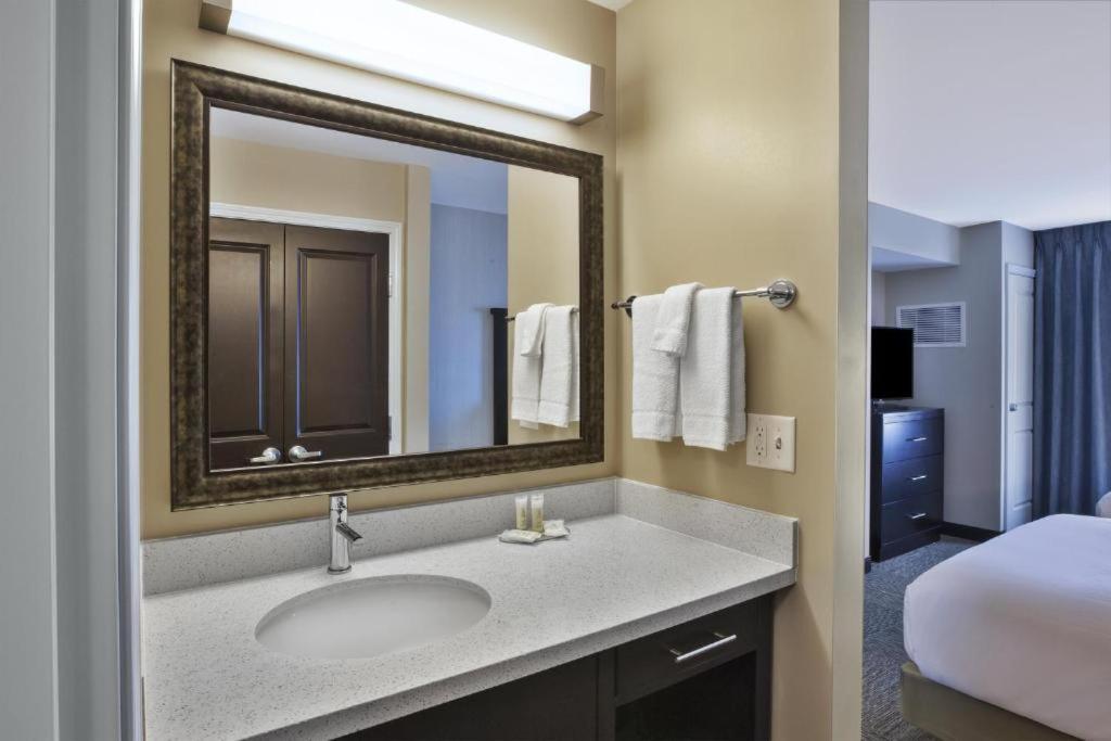 Staybridge Suites - Benton Harbor-St. Joseph, An Ihg Hotel Bagian luar foto